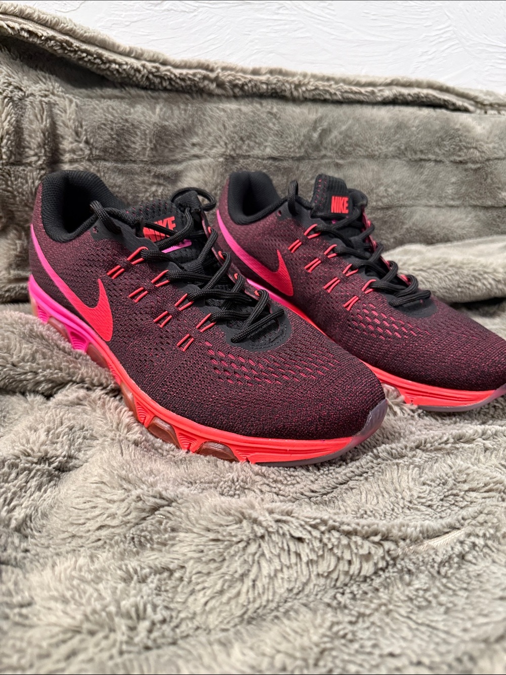 Nike Tailwind 8 Running Shoe - Black & Hot Pink